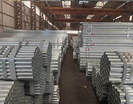 Niet-legeringspunchingsbewerkingsservice 1,2 mm 1,5 mm Dikte 6 m Lengte Warm gedompelde gegalvaniseerde ronde staalpijp voor stapelen