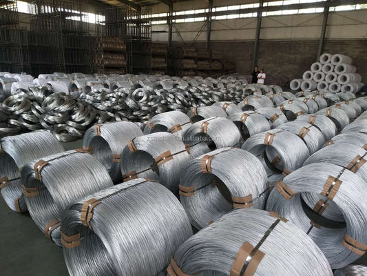 SAE1008 SAE1006 2.2mm 2.5mm 3.2mm gegalvaniseerde staaldraad met ±1% tolerantie en zinkcoating