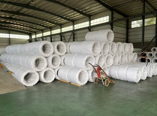 14 Gauge warm gedompelde gegalvaniseerde staaldraad staaldraad koolstofdraad Q195 Q235 voor gepersonaliseerde lengte productie gebouw