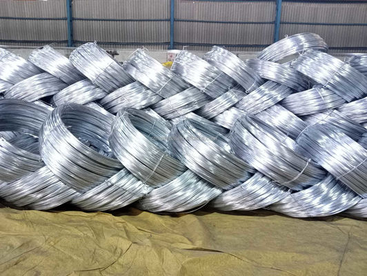 Niet-legering warm gedompelde gegalvaniseerde ijzeren draad met ± 1% tolerantie 3,2 mm 5 mm buitendiameter