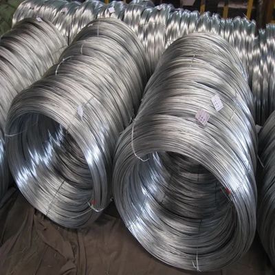 Gepersonaliseerde lengte BWG18 Warm gedompeld gegalvaniseerd ijzeren staaldraad 25 kg per rol met decoiling service in hoge vraag